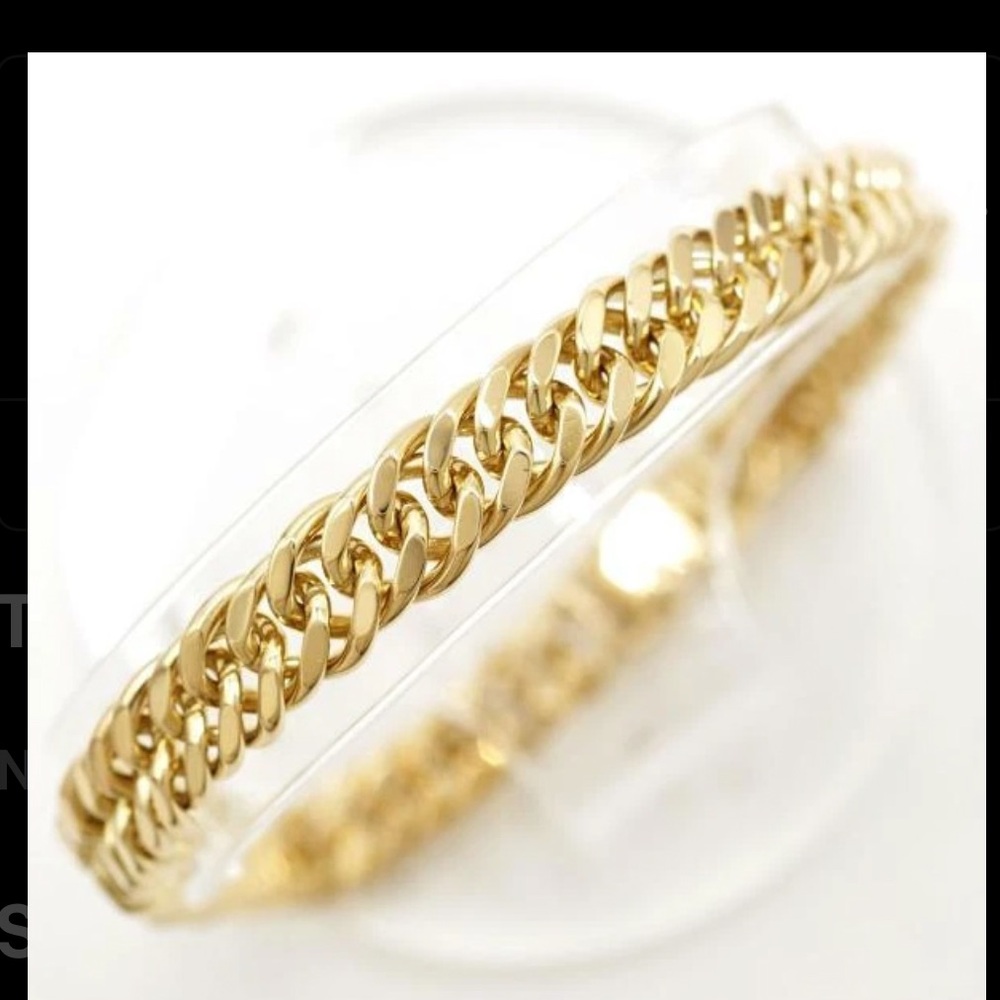 Elegant Gold Bracelet